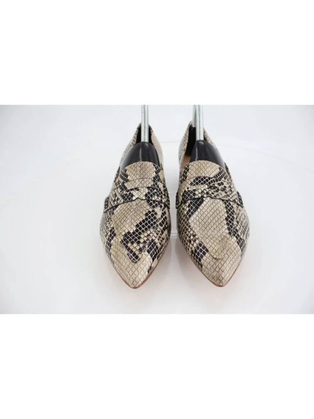 Marc Fisher Women's Feud Loafer Flat Size 8.5 Pointed Slip On Shoe Leather Snake